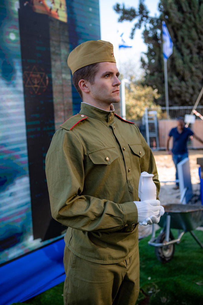 ירושלים: החלה בניית האנדרטה אותה יחנוך הנשיא פוטין