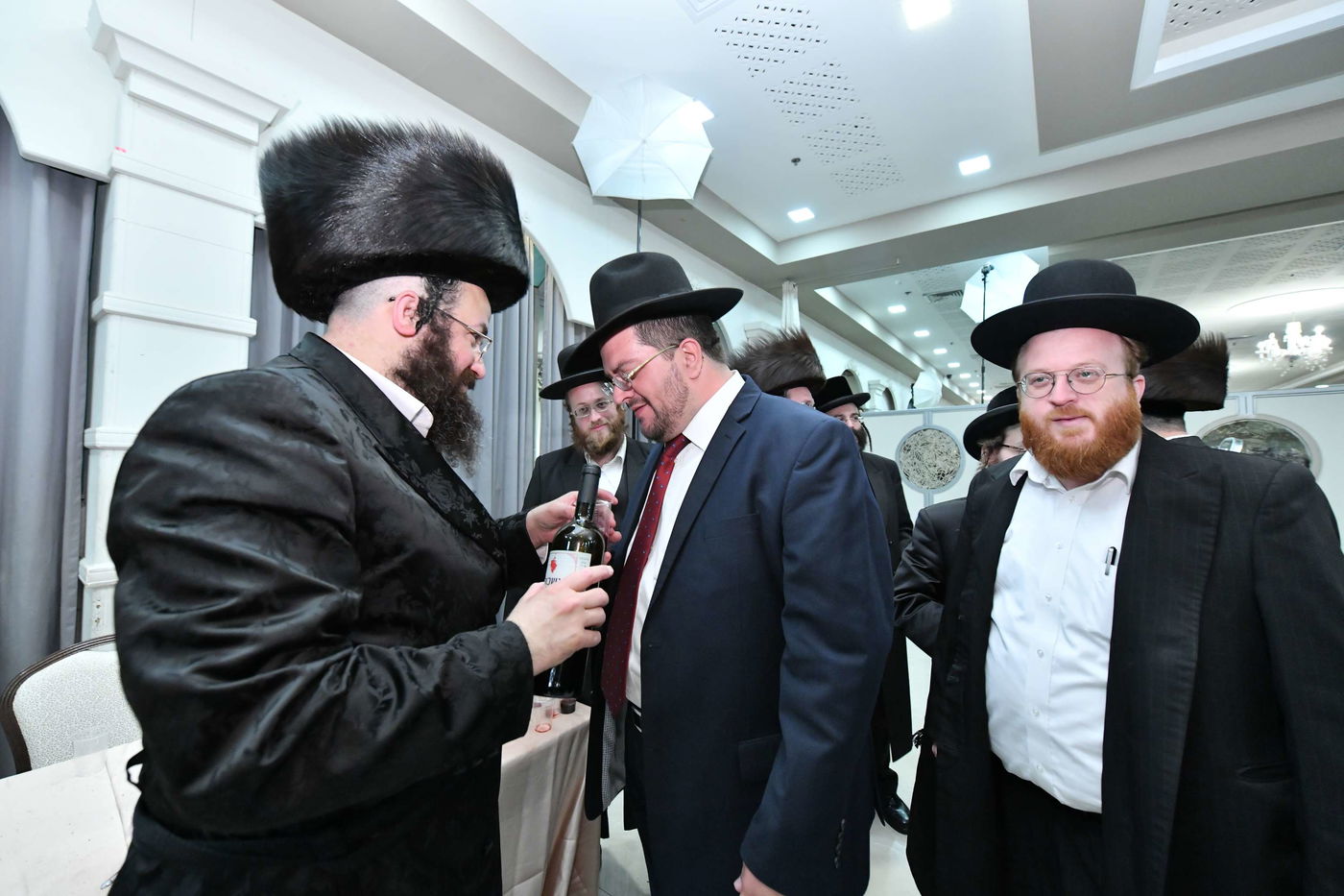 שמחת נישואי בתו של העסקן הבעלזאי. צפו