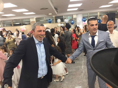 צפו: השר הפתיע את הזוג שהתחתן במקלט