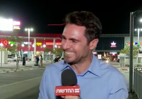 הכתב פרץ מצחוק בשידור: "לא עמדתי בזה"