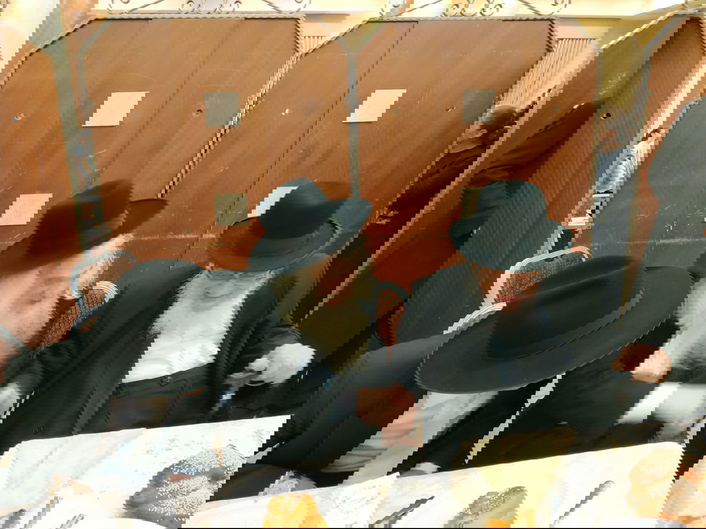 חברי 'המועצות' בחתונת נכד הגר"א דויטש