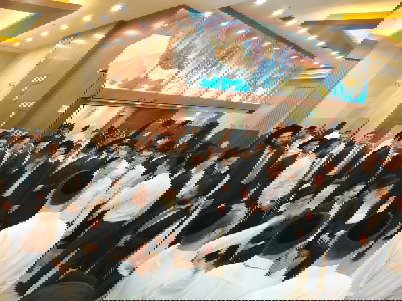 חברי 'המועצות' בחתונת נכד הגר"א דויטש