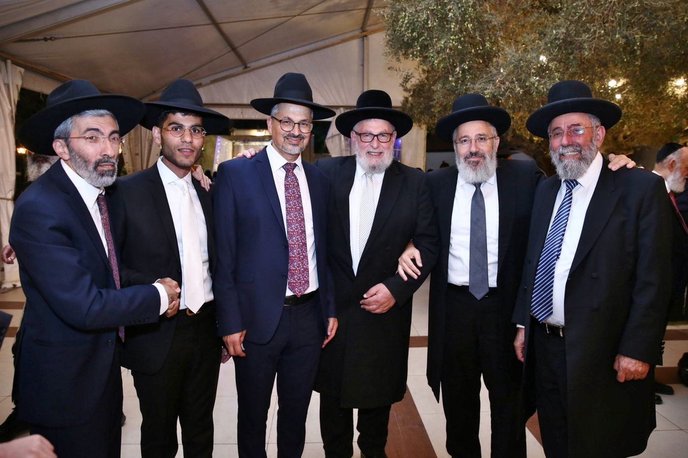 הרב חזקיהו סאמין השיא את בתו. צפו בתיעוד