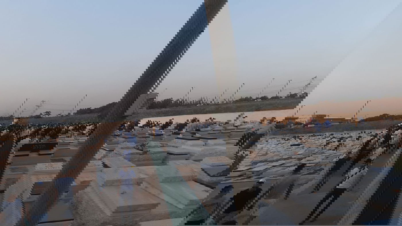 האב השכול בכה: "תתפללו גם על הקדוש ברוך הוא"