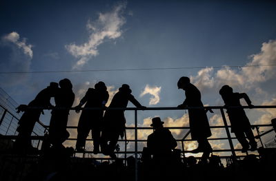 התחזית: עדיין חם מהרגיל; ייתכן גשם מקומי