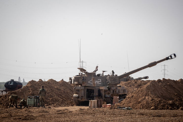 היום השני: טנקים בגבול - הריסות ברצועה