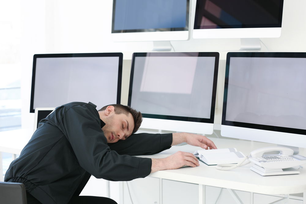 הגנבים נרדמו במשרדי הישיבה, השוטרים הגיעו להתנצל