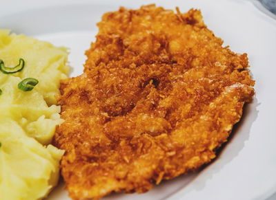 שניצל זהוב ואקסטרה פריך