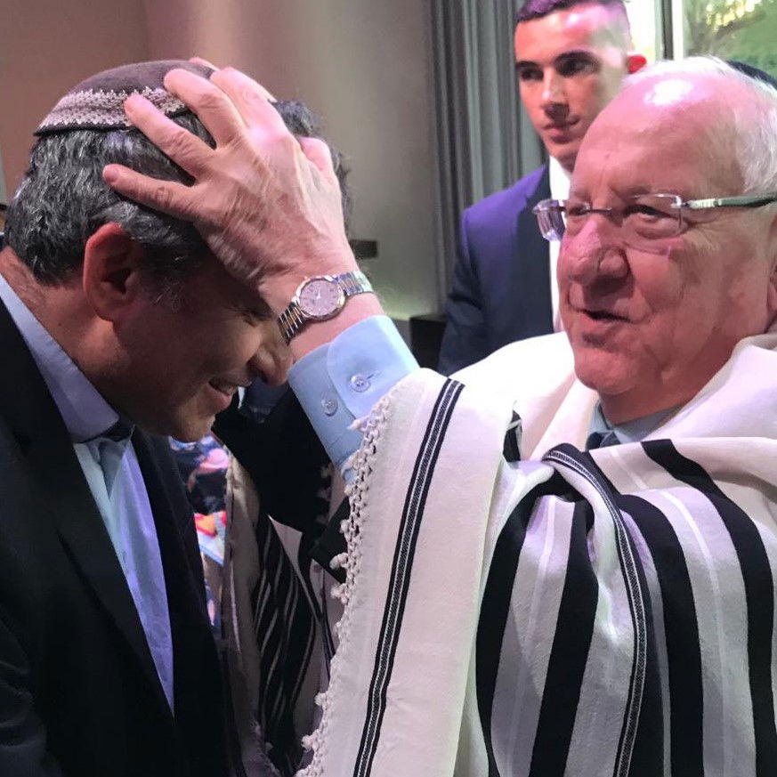 הנשיא מברך את השר זאב אלקין, היום בברית