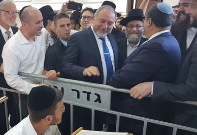 איווט מבקר בישיבת תורה בתפארתה