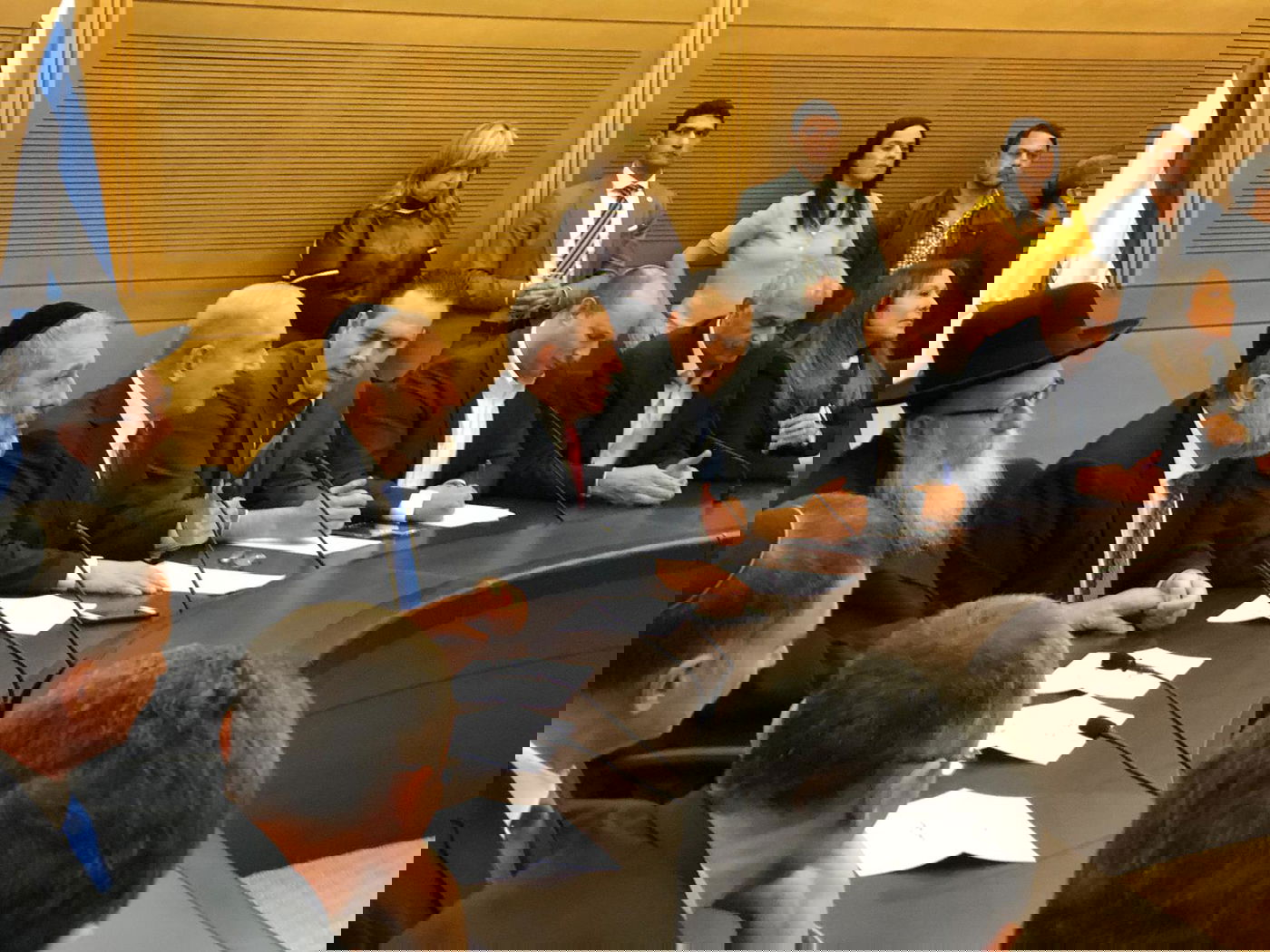 דרעי לצד נתניהו, בישיבה היום