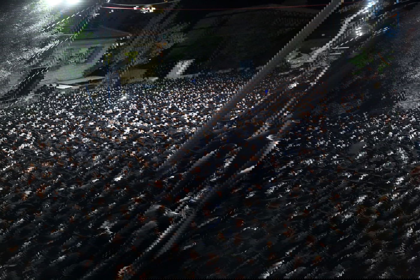 צפו: רבבות בקבלת פנים לאדמו"ר מסאטמר