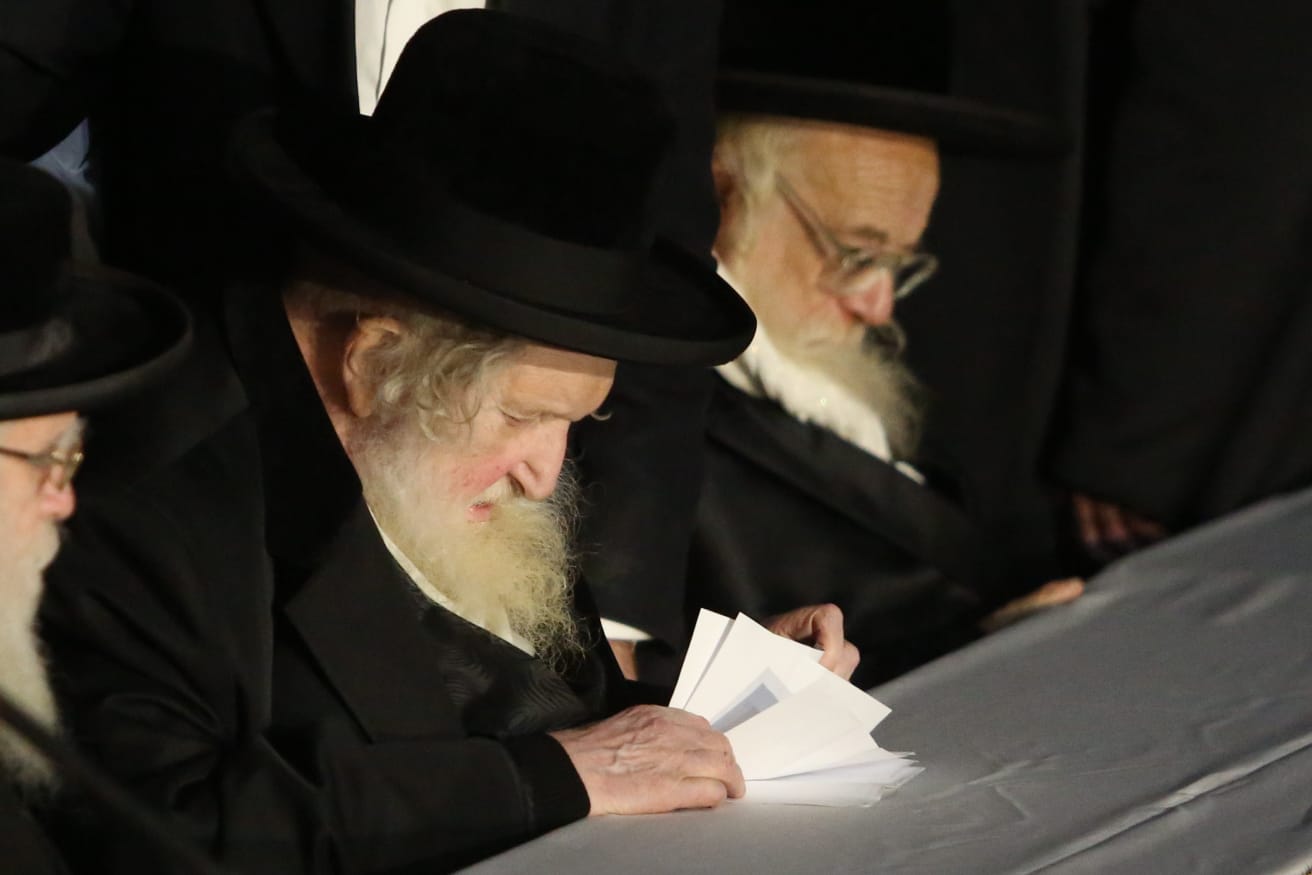 צפו: רבבות בקבלת פנים לאדמו"ר מסאטמר