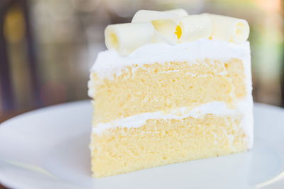 יפה כלבנה: עוגת שכבות שתפאר כל אירוע