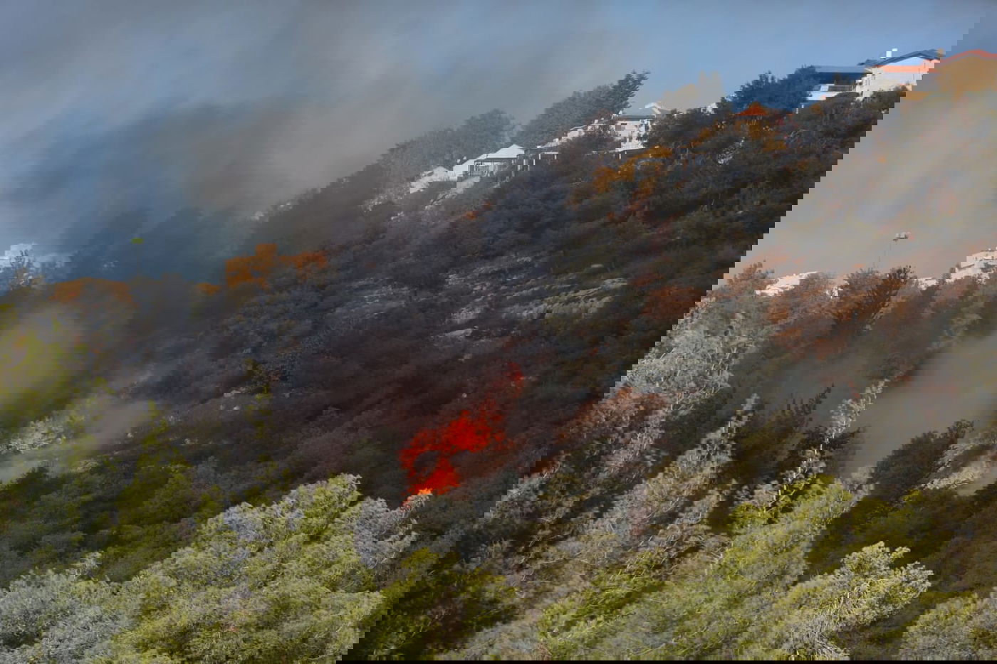 המסוק המשטרתי תיעד: השריפה במבשרת