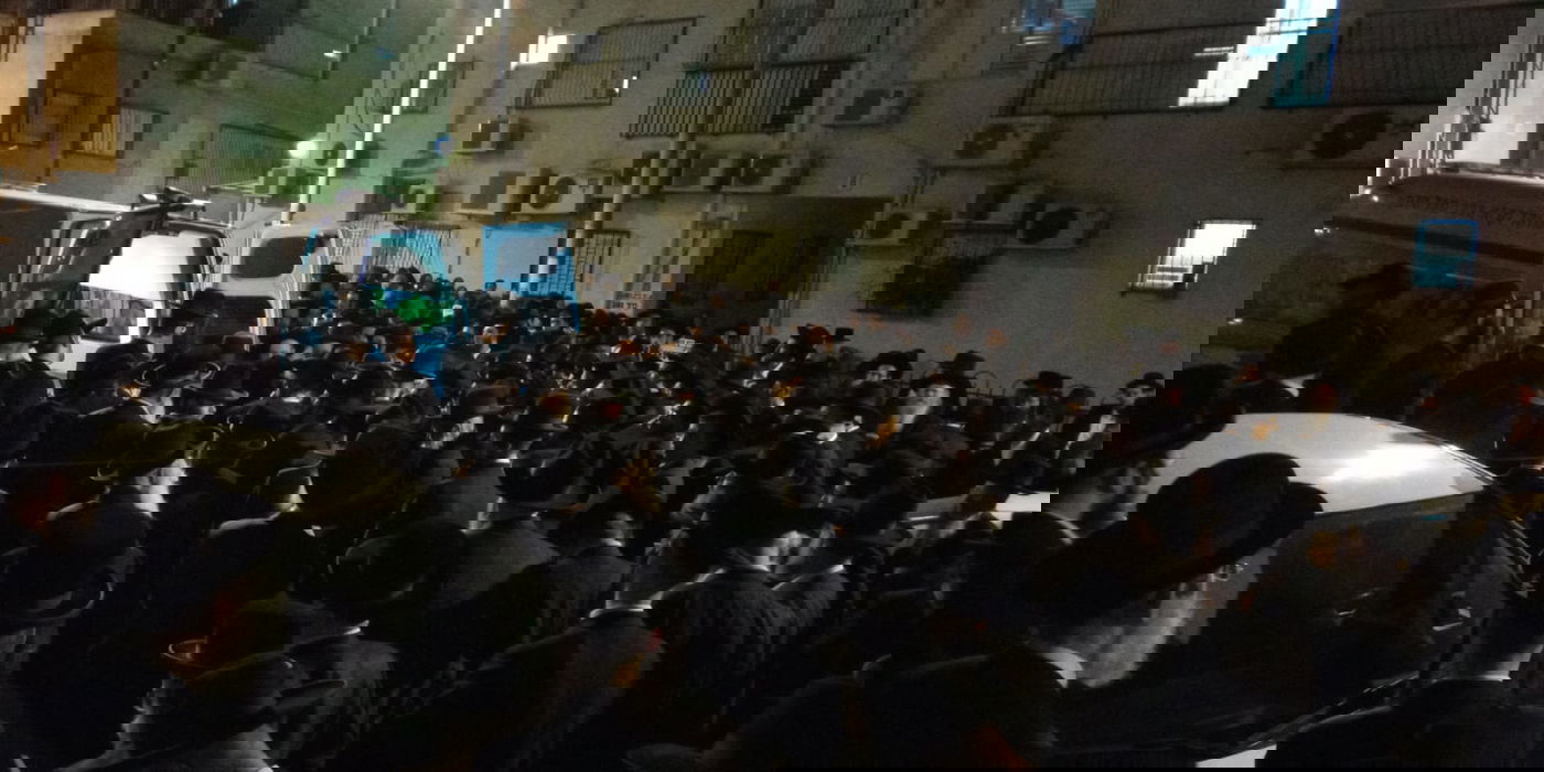 מאות בהלוויית הבחור שהתמוטט בבני ברק