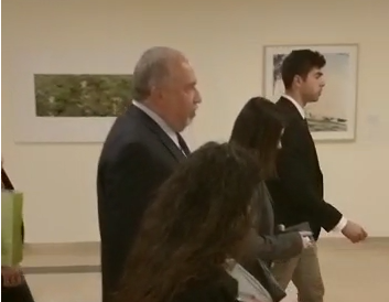 האם השכולה ביקשה; ליברמן נמלט • צפו