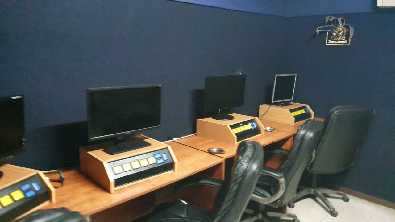 חיפה: המשטרה חשפה בית הימורים פיראטי