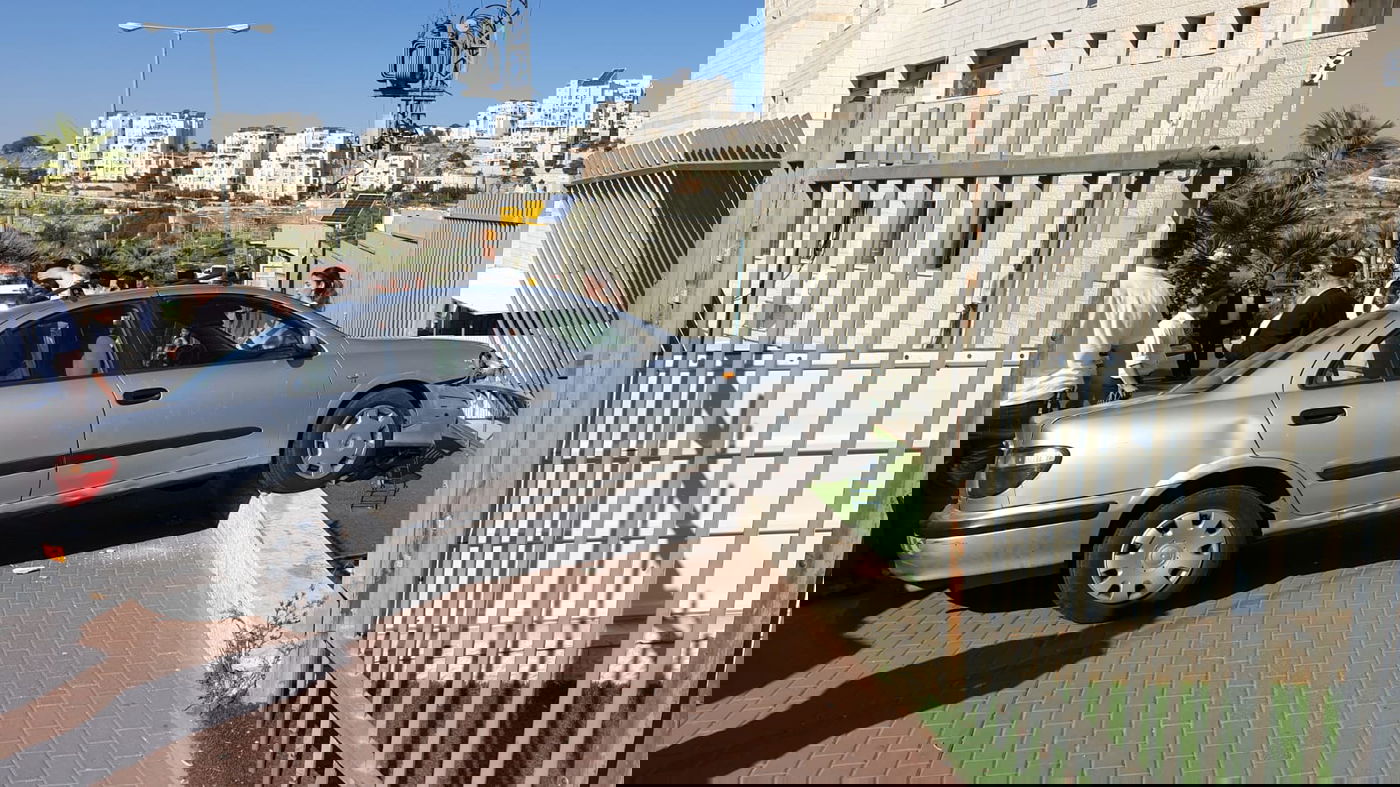 לפני סיום הלימודים: רכב התנגש בגדר החיידר