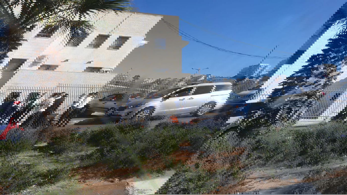 לפני סיום הלימודים: רכב התנגש בגדר החיידר