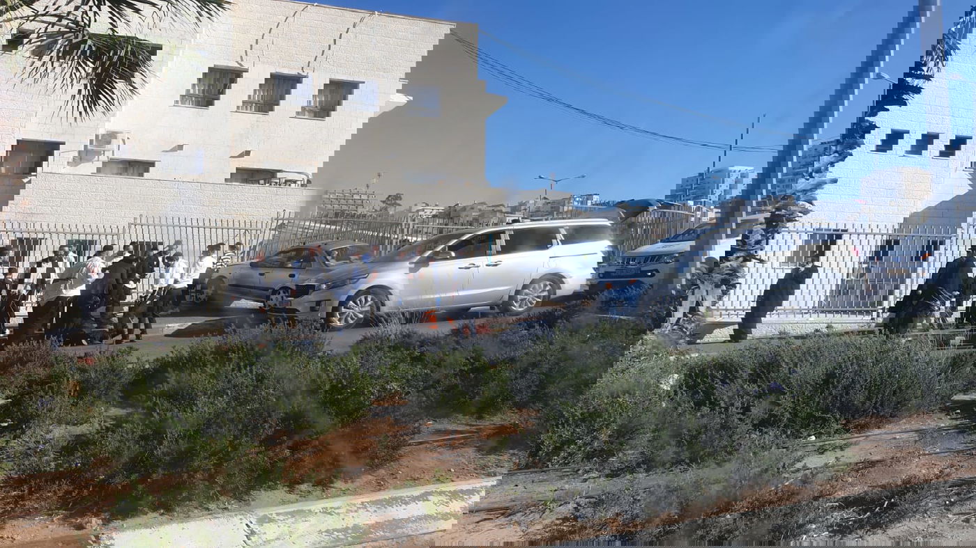 לפני סיום הלימודים: רכב התנגש בגדר החיידר