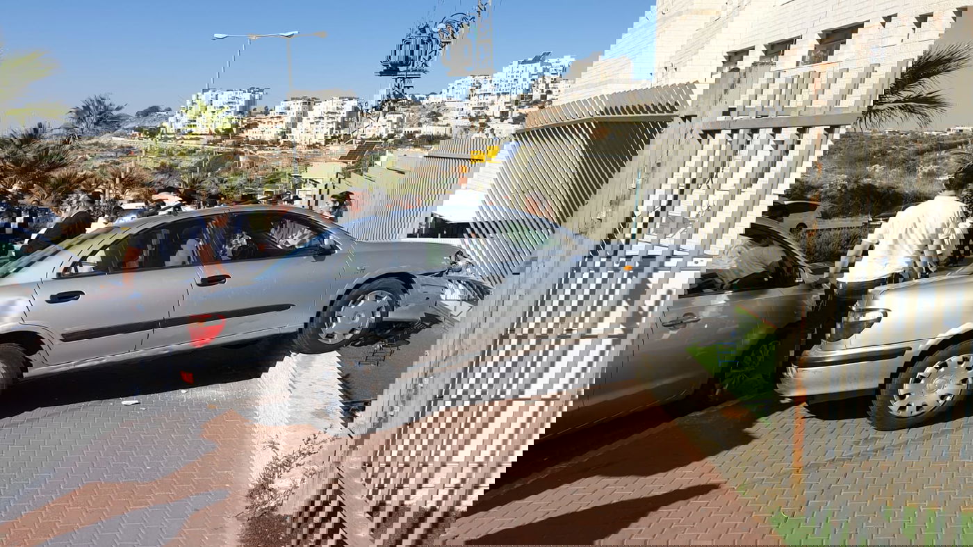 לפני סיום הלימודים: רכב התנגש בגדר החיידר