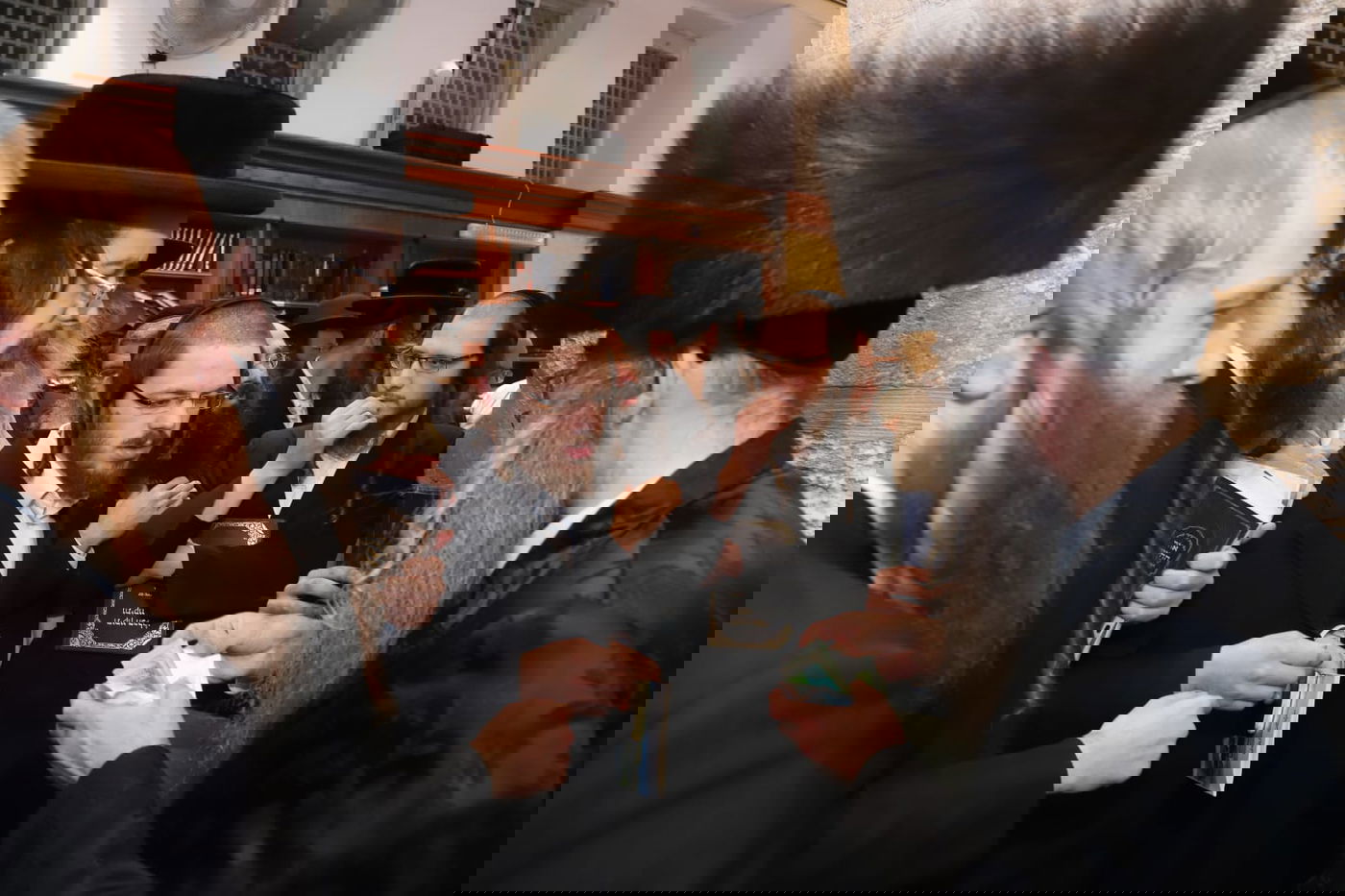 80 אלף מתפללים, מיליוני פרקי תהלים, רבבות שמות, נהרי דמעות