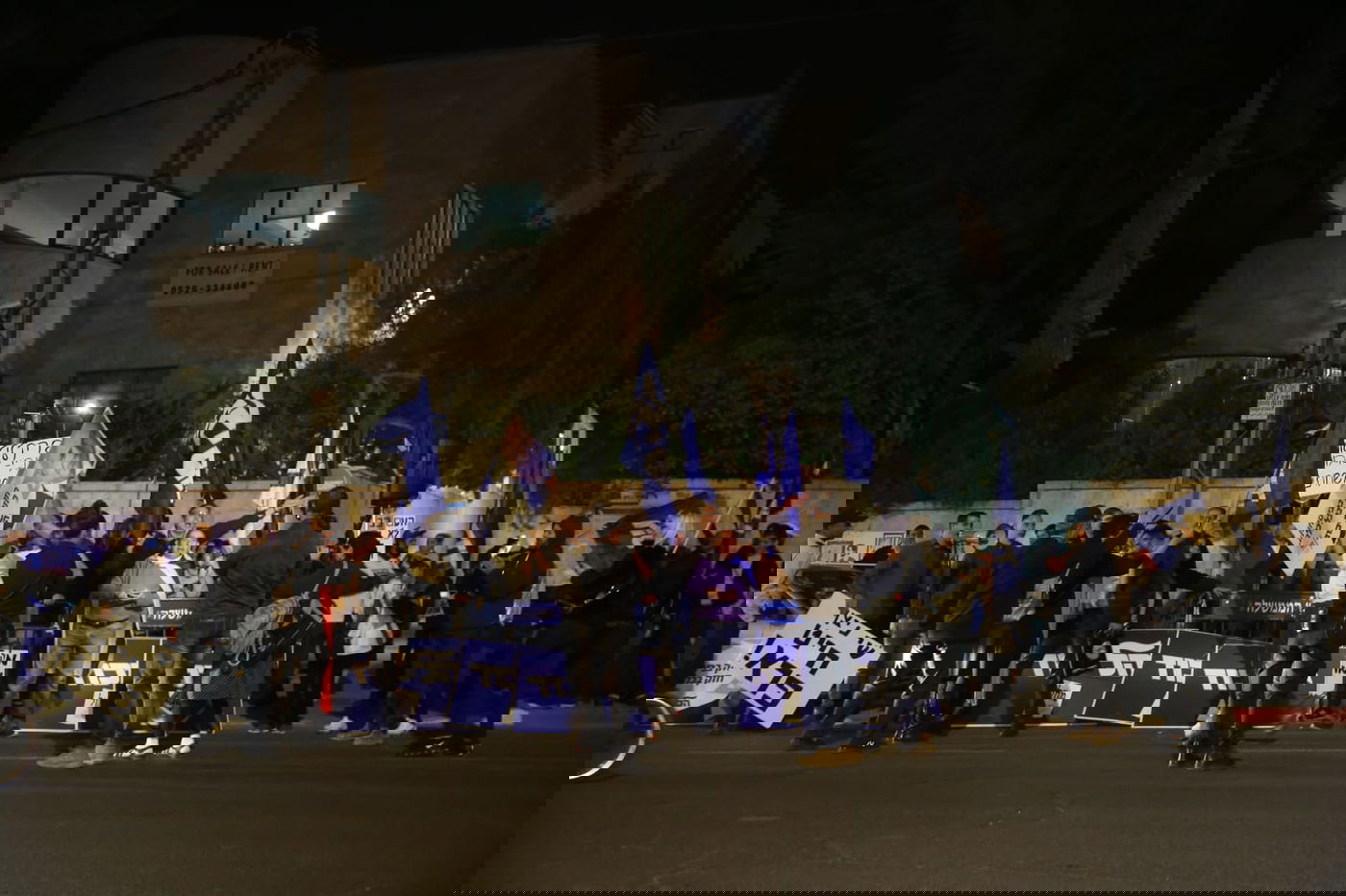 זעם מתפרץ: ה'ביביסטים' באו לתמוך בראש הממשלה