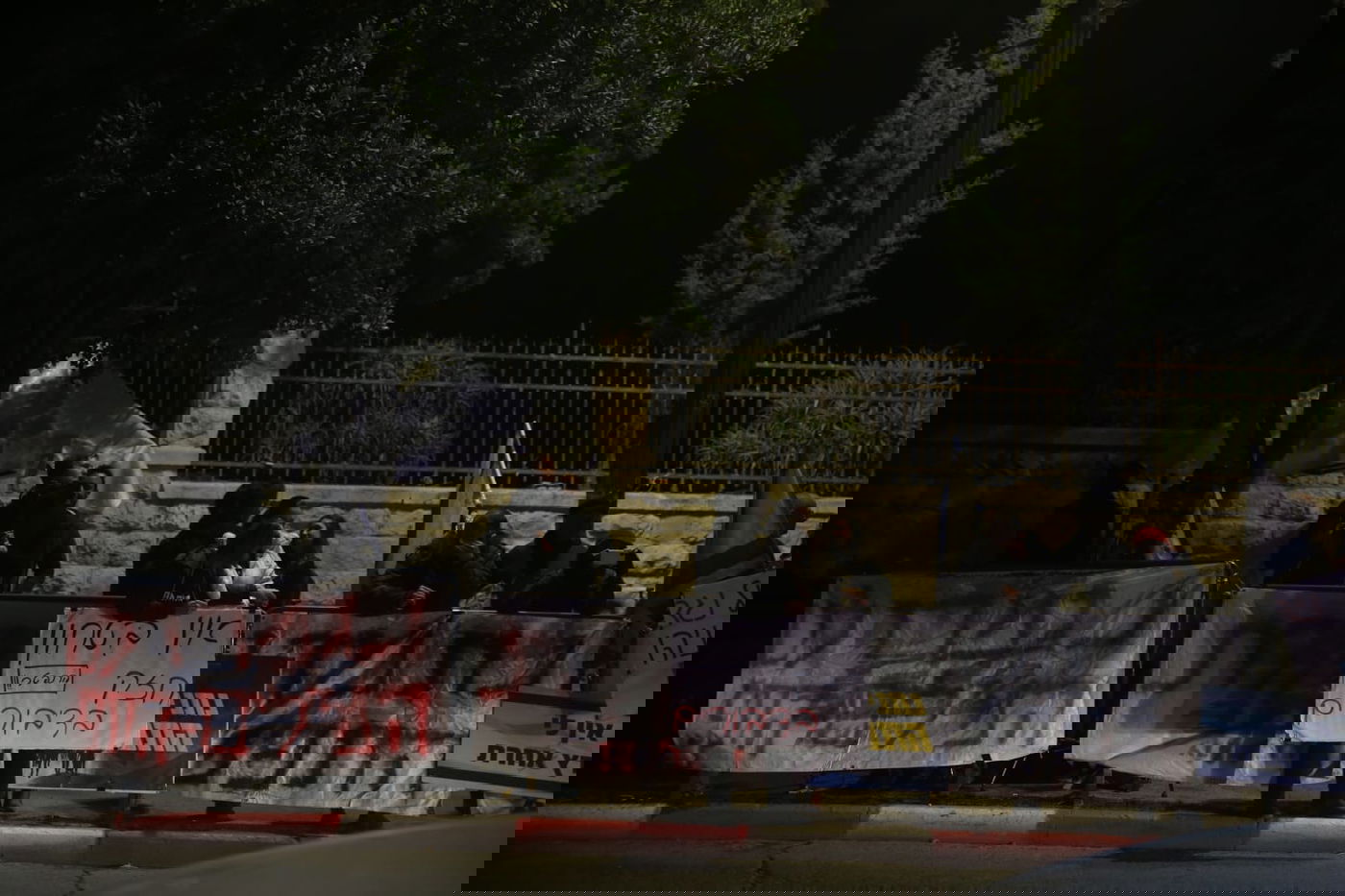 זעם מתפרץ: ה'ביביסטים' באו לתמוך בראש הממשלה