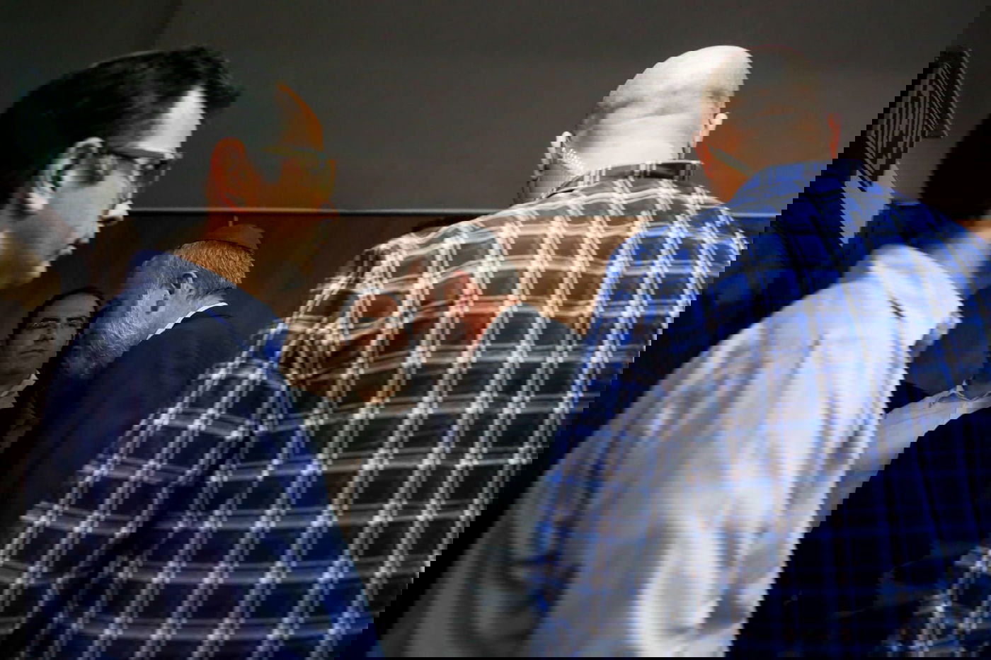 היועץ וצוותו