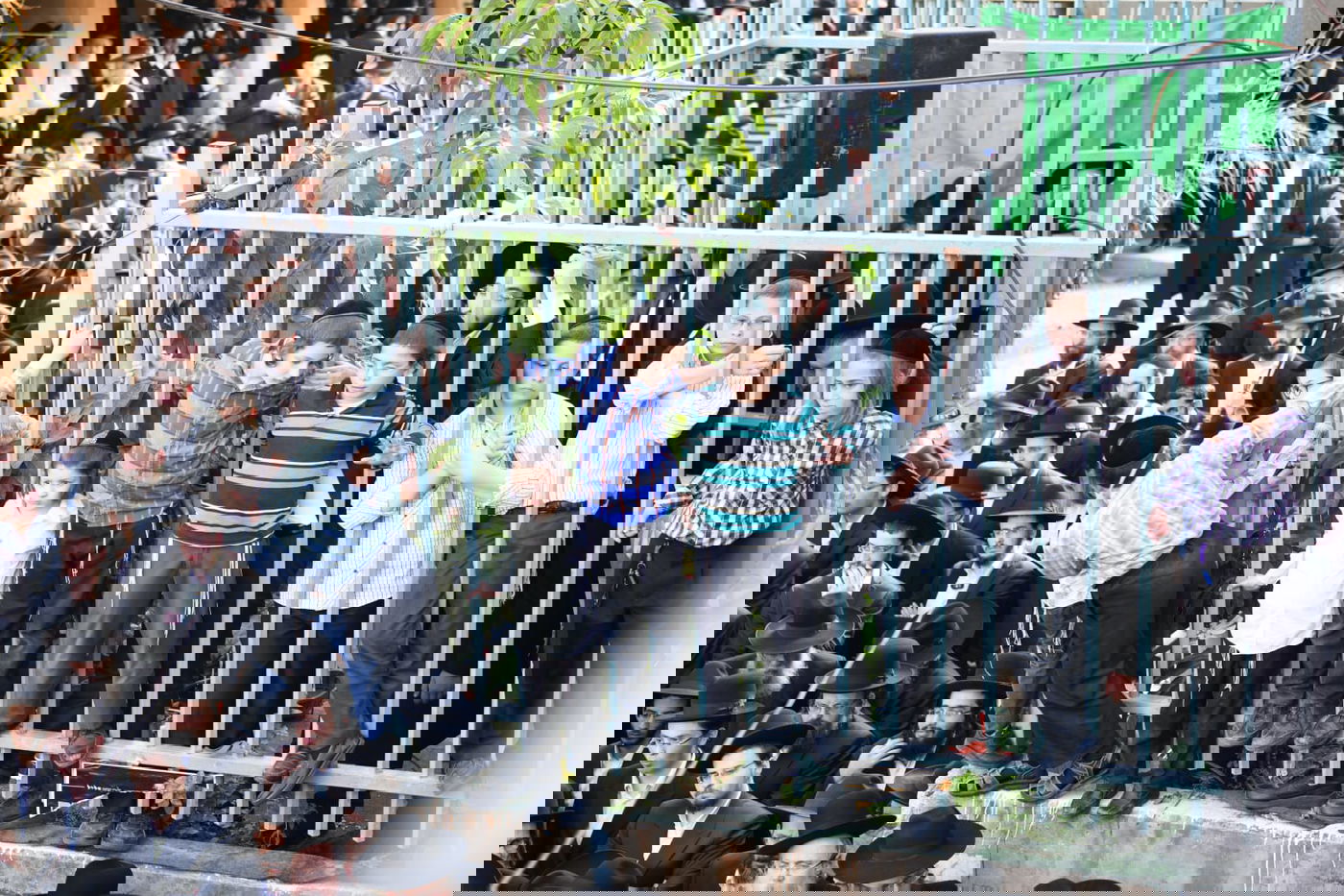 ה'חזונאישניקים' ליוו את רבם למנוחות. תיעוד