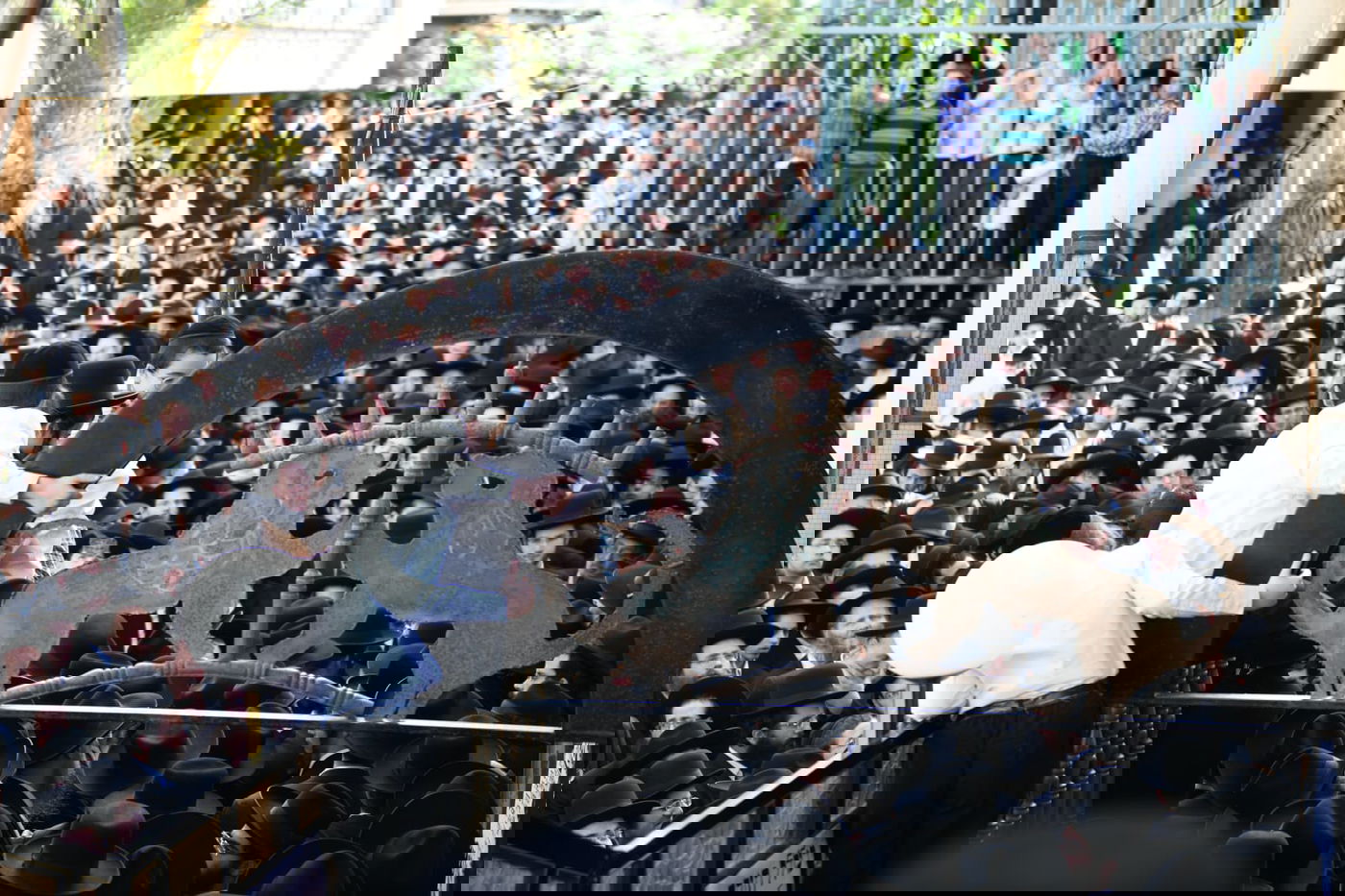 ה'חזונאישניקים' ליוו את רבם למנוחות. תיעוד