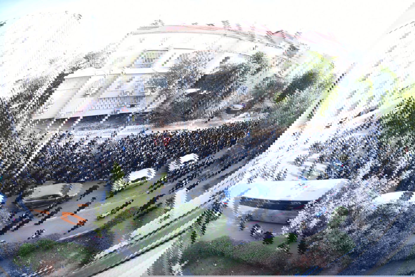 ה'חזונאישניקים' ליוו את רבם למנוחות. תיעוד