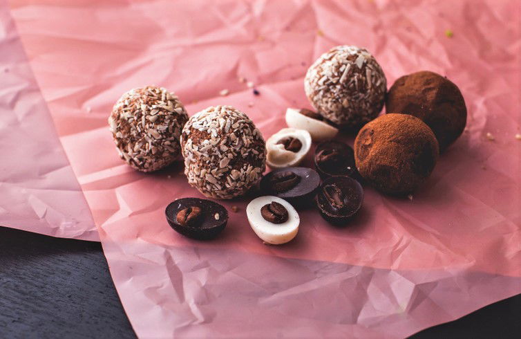 טראפלס שוקולד עם מגוון ציפויים