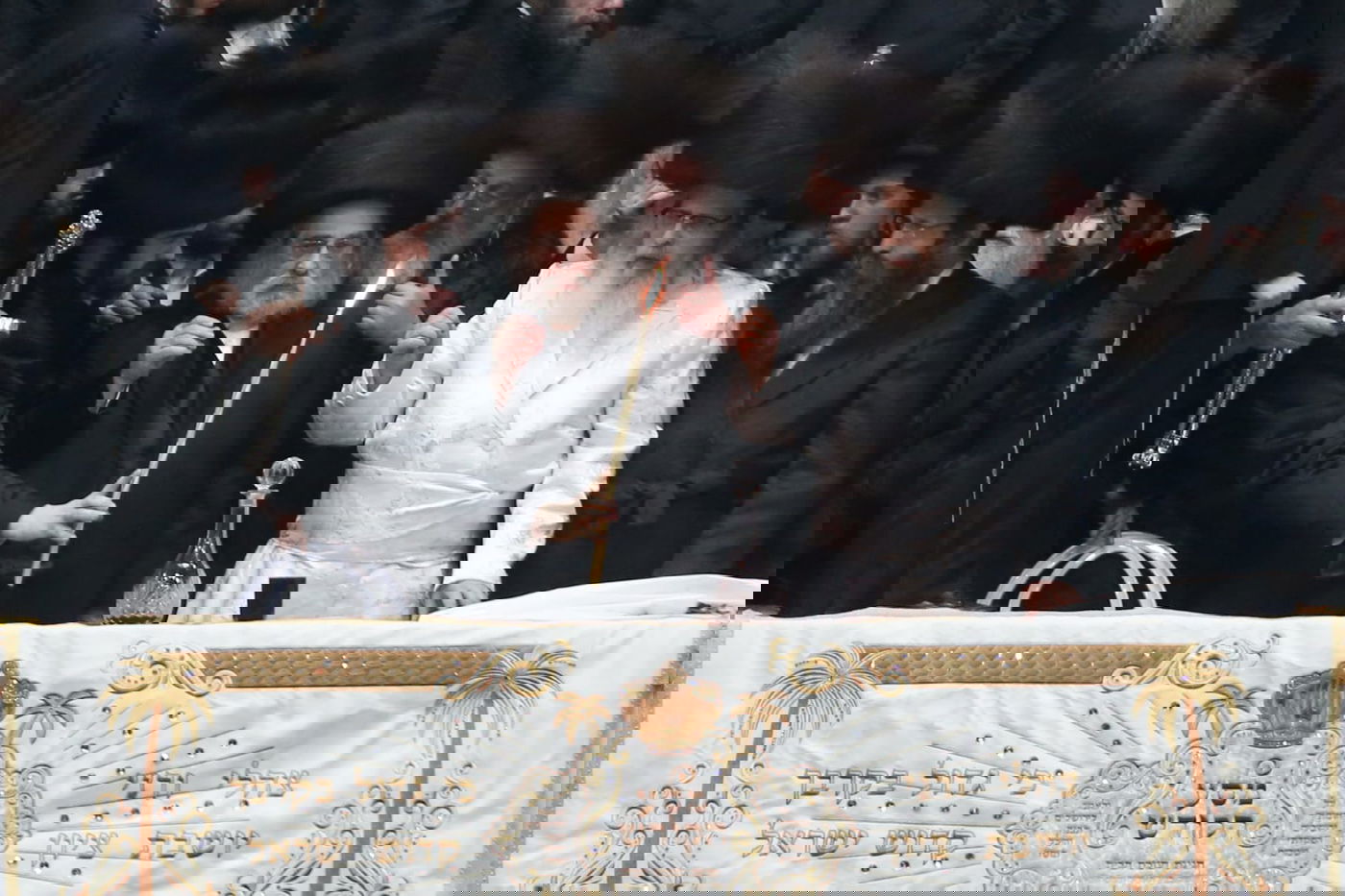 אלפים ב'טיש' של האדמו"ר מסאטמר; ה'עליות' נמכרו בחצי מיליון דולר