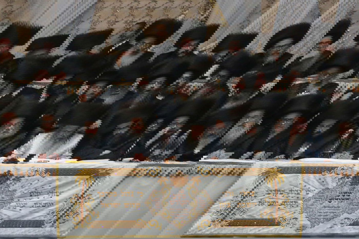 אלפים ב'טיש' של האדמו"ר מסאטמר; ה'עליות' נמכרו בחצי מיליון דולר