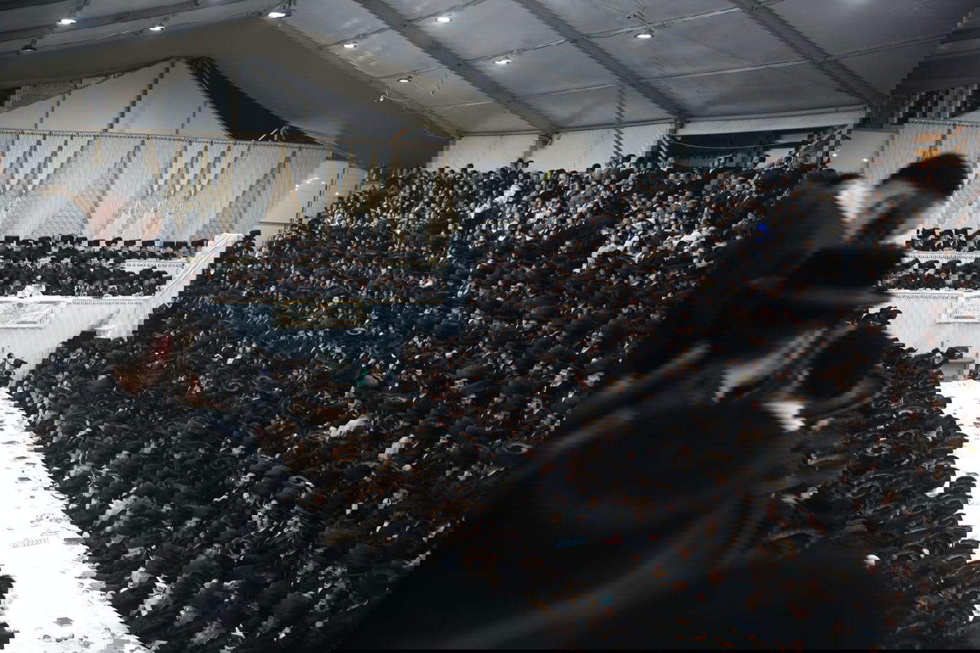 אלפים ב'טיש' של האדמו"ר מסאטמר; ה'עליות' נמכרו בחצי מיליון דולר