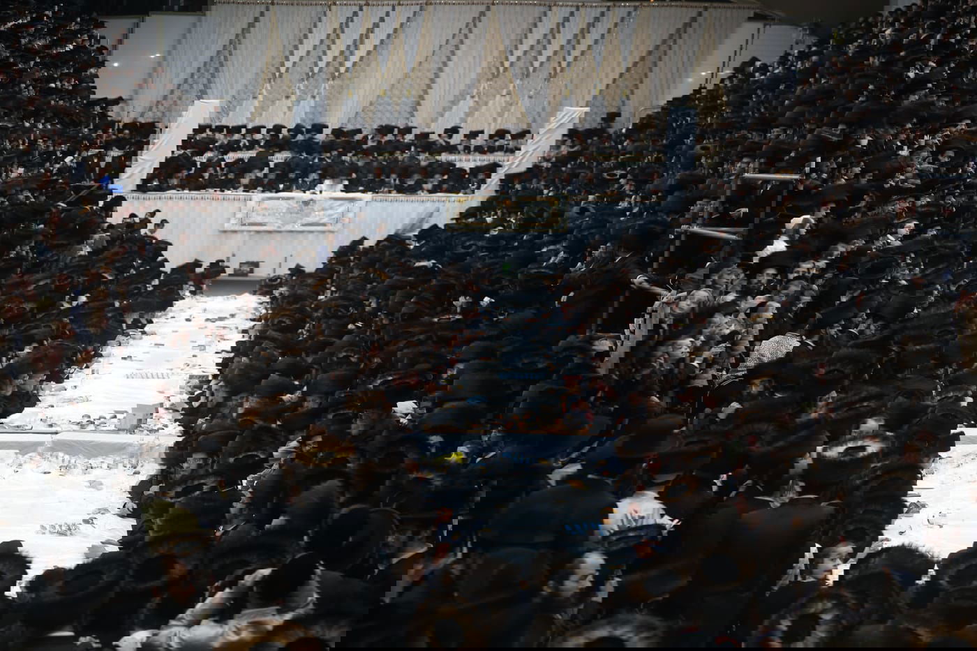 אלפים ב'טיש' של האדמו"ר מסאטמר; ה'עליות' נמכרו בחצי מיליון דולר