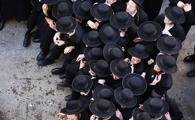 בחורים מחסידות גור. אילוסטרציה