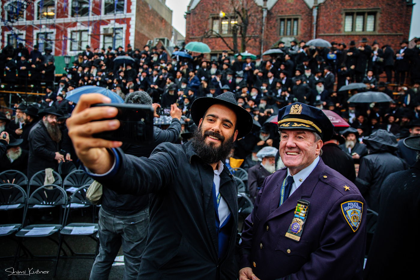 סיקור מיוחד ל'כיכר': שלוחי חב"ד נערכים לתמונה המסורתית
