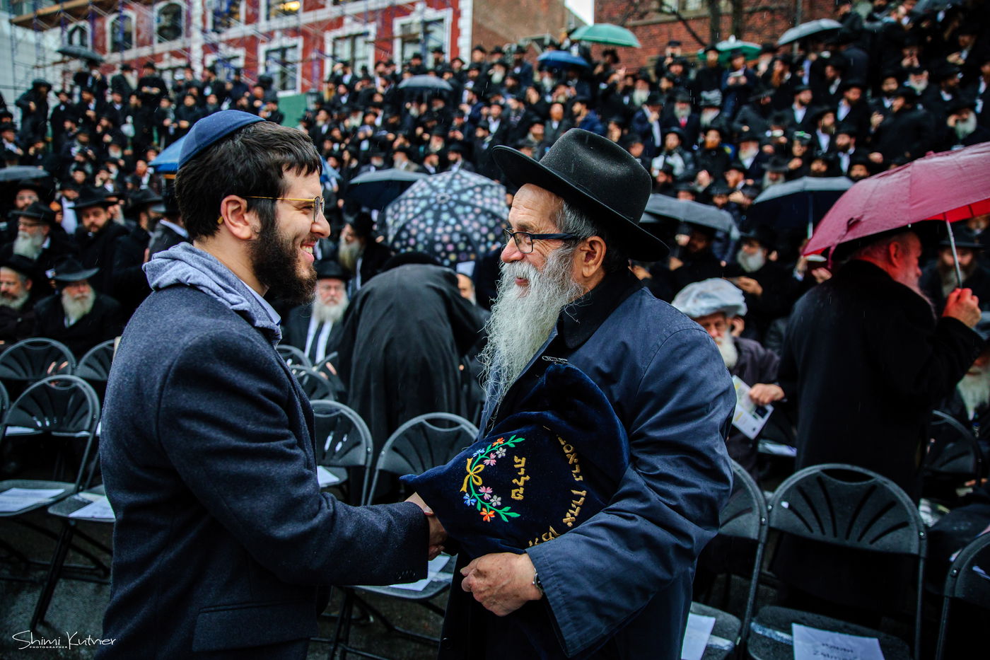 סיקור מיוחד ל'כיכר': שלוחי חב"ד נערכים לתמונה המסורתית