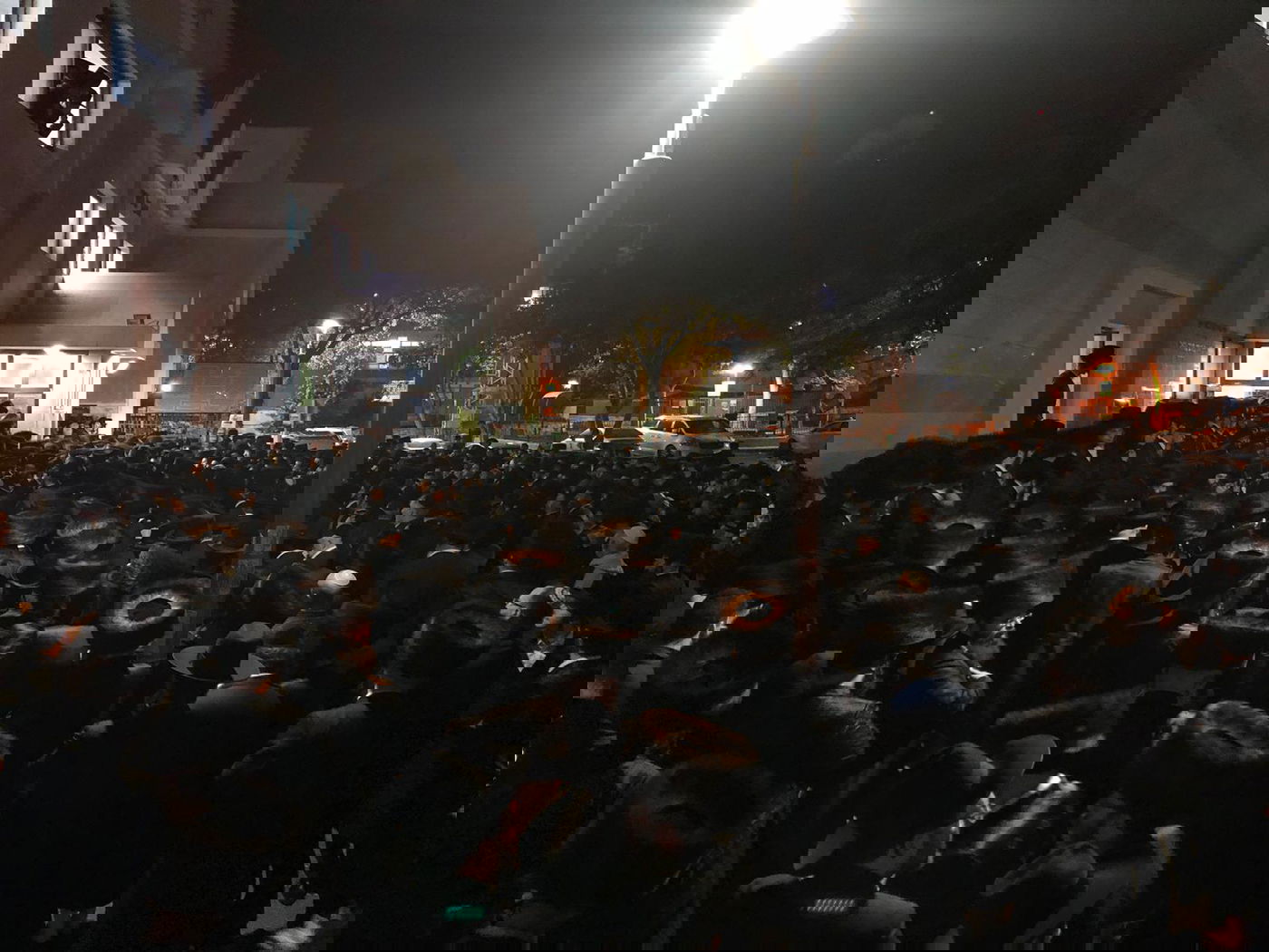 המונים בהלוויה