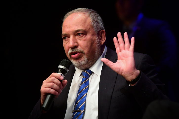 רבה של הקהילה החרדית במולדובה נגד בוגר הקהילה, איווט ליברמן