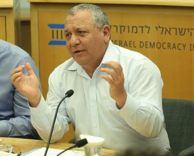 איזנקוט: הפיצו שקרים כדי "לשרת אג'נדה"