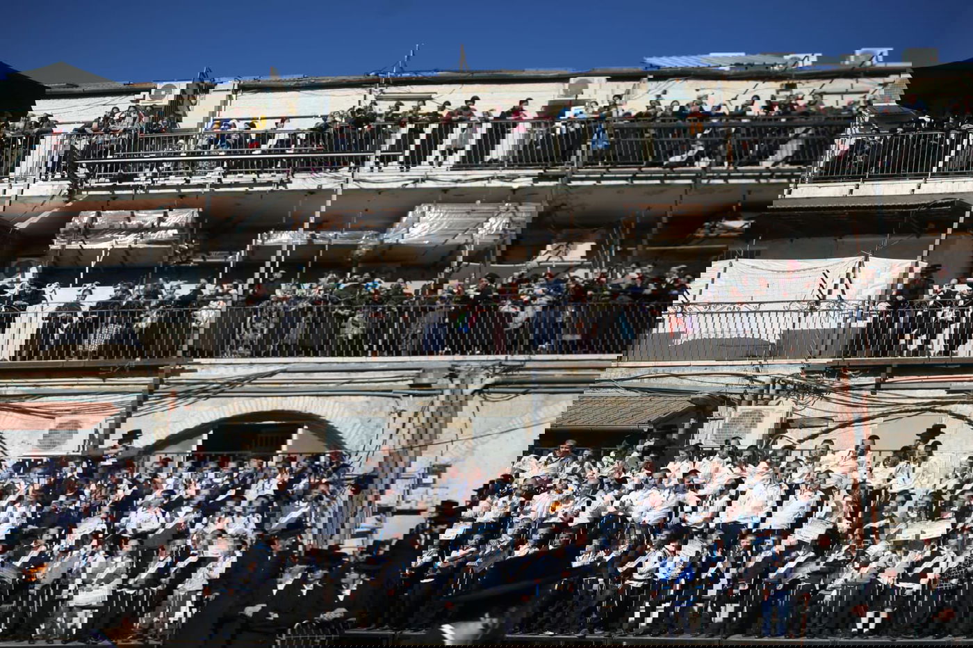 האדמו"ר מסאטמר בביקור במוסדות 'שומרי החומות'