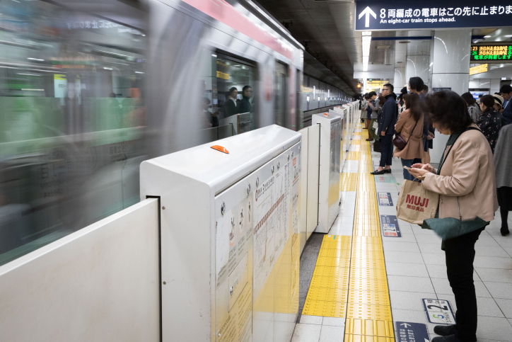 סיור דרך עדשת המצלמה ברחובות טוקיו