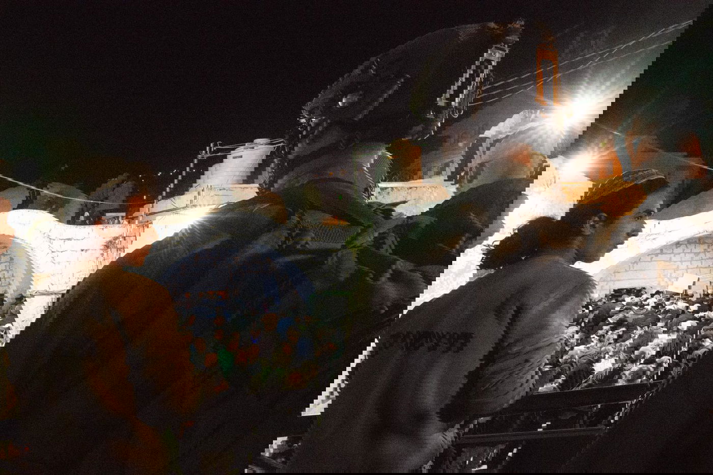 הלילה בשכם: 1,400 מתפללים בקבר יוסף