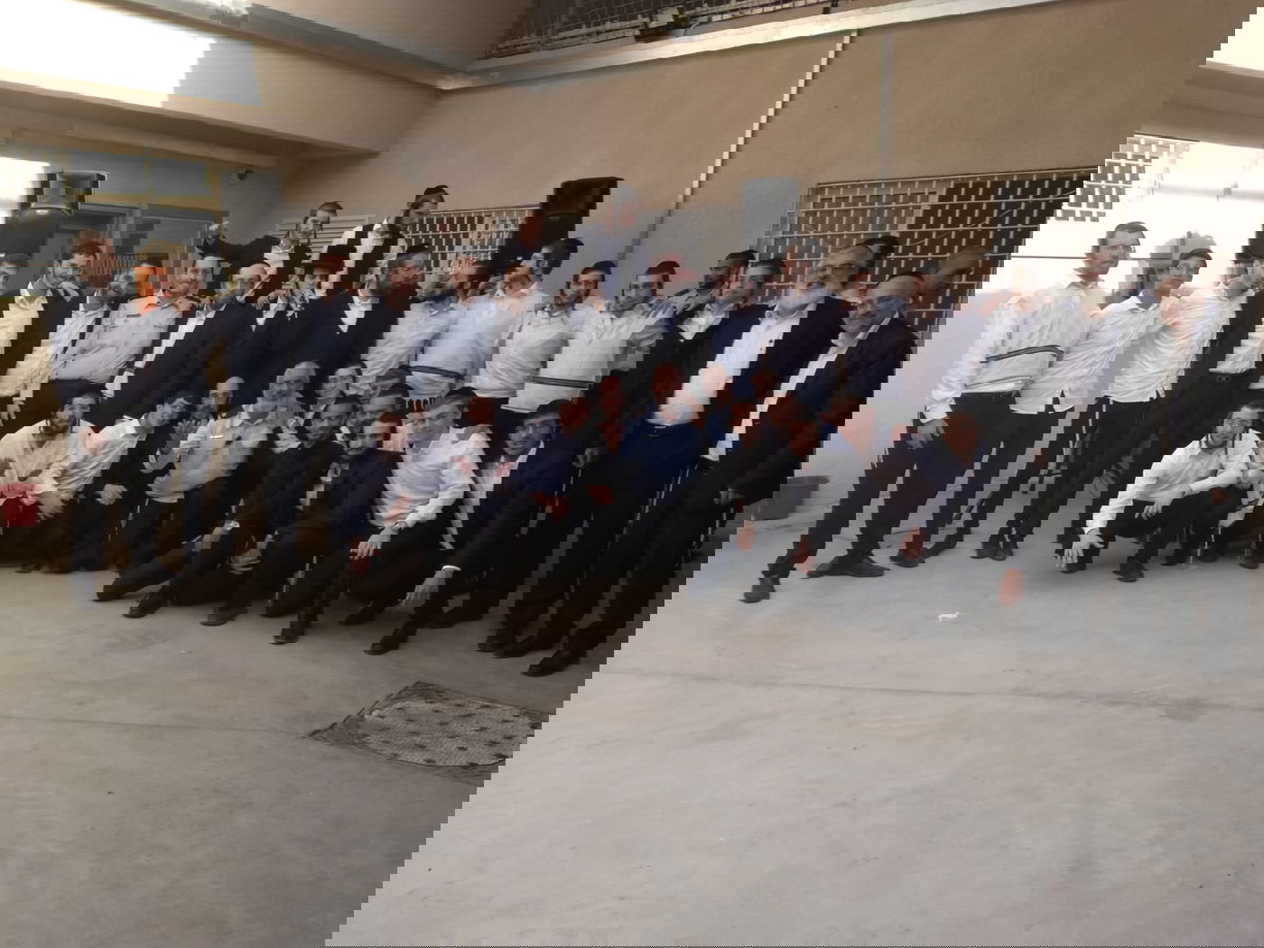 השירה בין חומות הכלא