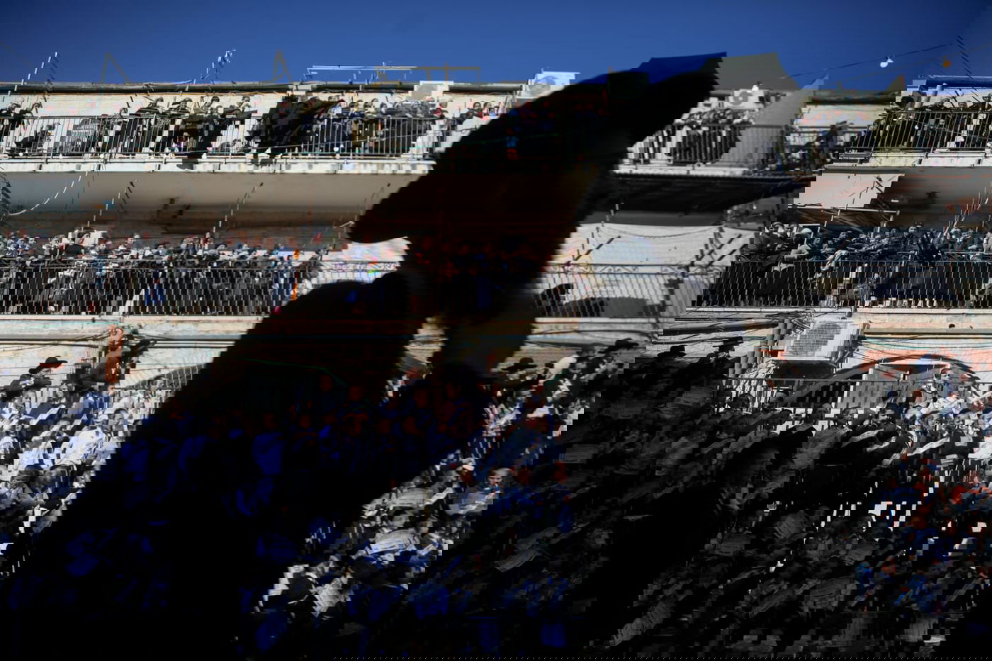 'תמונת השבוע': נדחפים בכל מקום, כדי לראות את הרבי