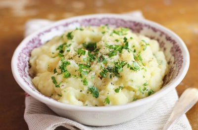 פירה תפוחי אדמה עם שום ופרמזן